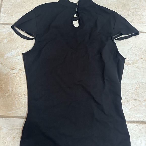 Women's caged yoke form fitting top - Picture 6 of 7